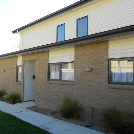 Gavan Family Apartments Кромуел Екстериор снимка